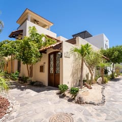 AV254 - Charming 2-Bedroom Oceanview Retreat