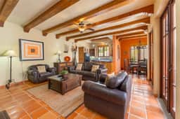 FN425 -2bed 32bath Property with Great Location - Image 3