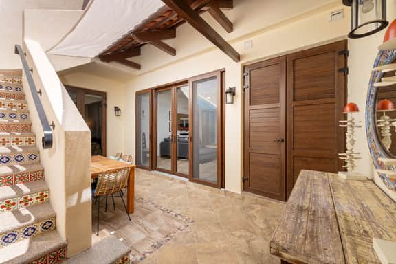 AV254 - Charming 2-Bedroom Oceanview Retreat - Image 4