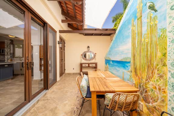AV254 - Charming 2-Bedroom Oceanview Retreat - Image 5