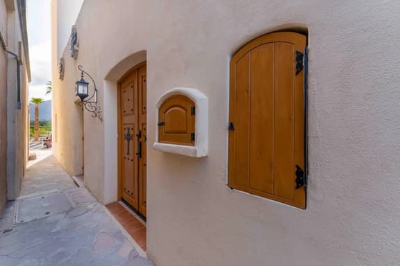FN65 -Spacious 2 Bed with Excellent Location - Image 1