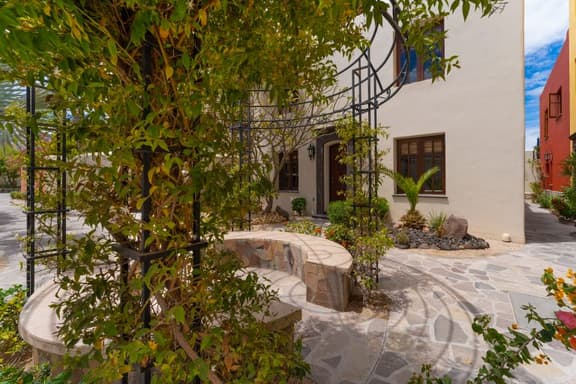 FN425 -2bed 32bath Property with Great Location - Image 1